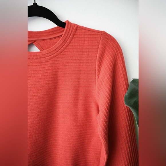 Band Of The Free Alize Bell Sleeve Crop Sweater - Picture 5 of 9